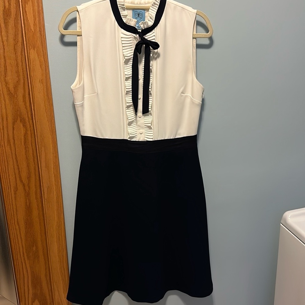 CeCe sleeveless dress. White and navy with ruffle detail. EUC. Size 6.
